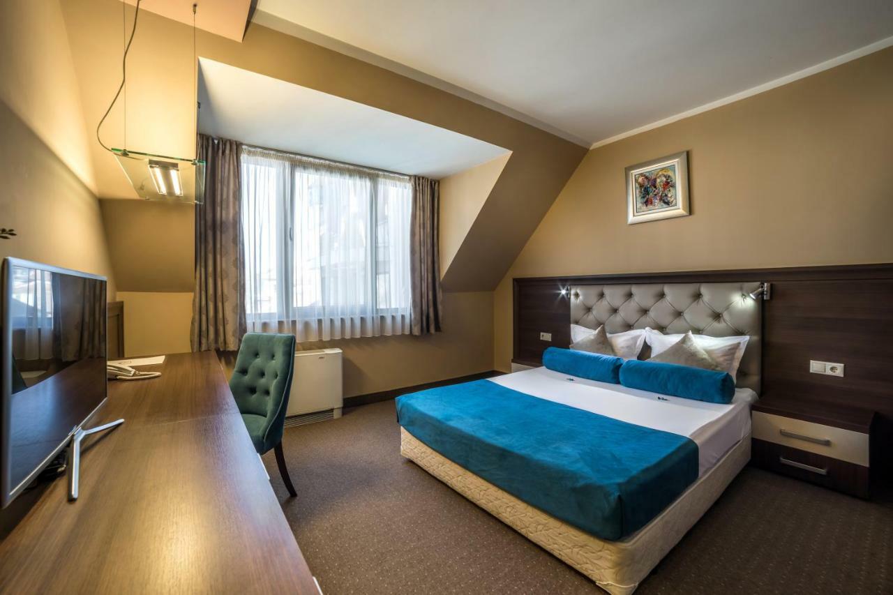 Queen Room,1773694833:JPEG