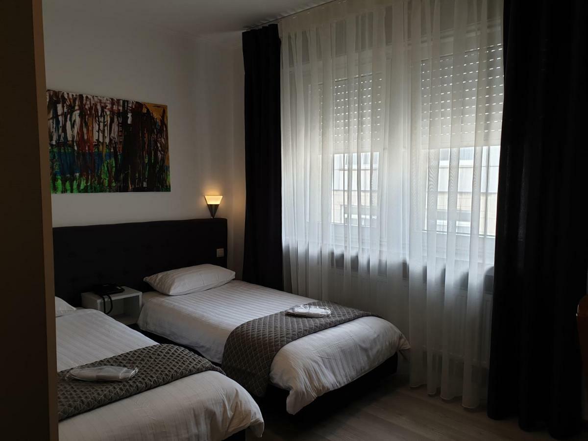 Single Room,786295200:JPEG