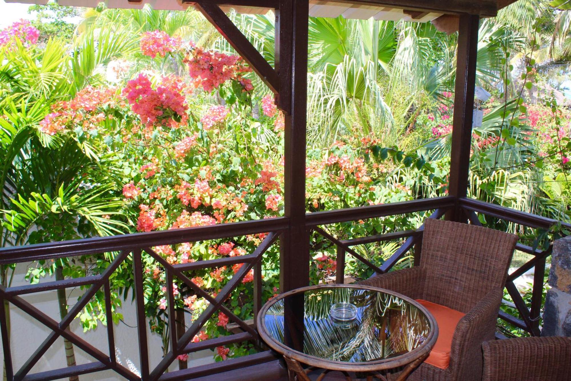 Comfort Room Garden Side