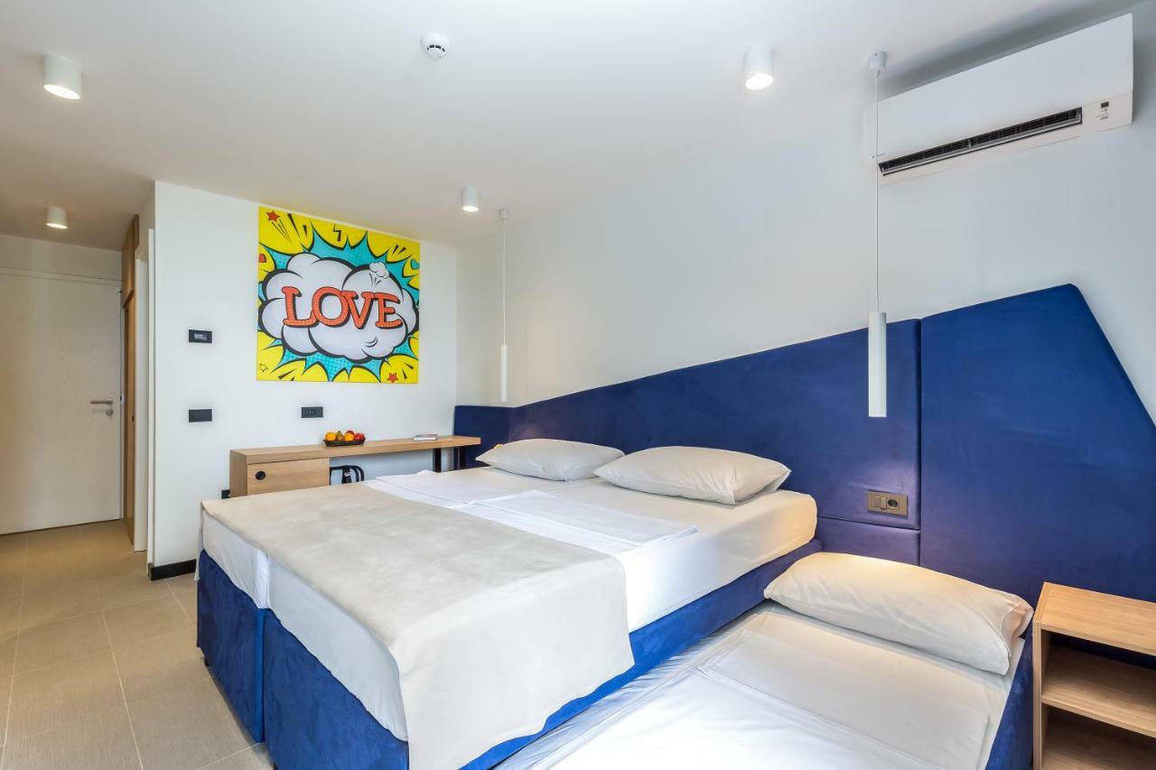 Double Room Extra Bed Sea Side View Balcony,821130587:JPEG