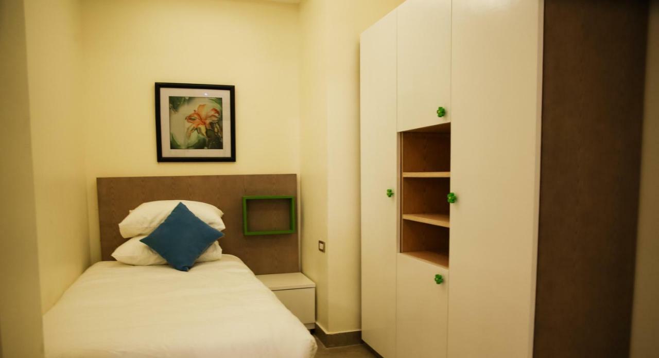 Three-Bedroom Apartment,823995146:JPEG