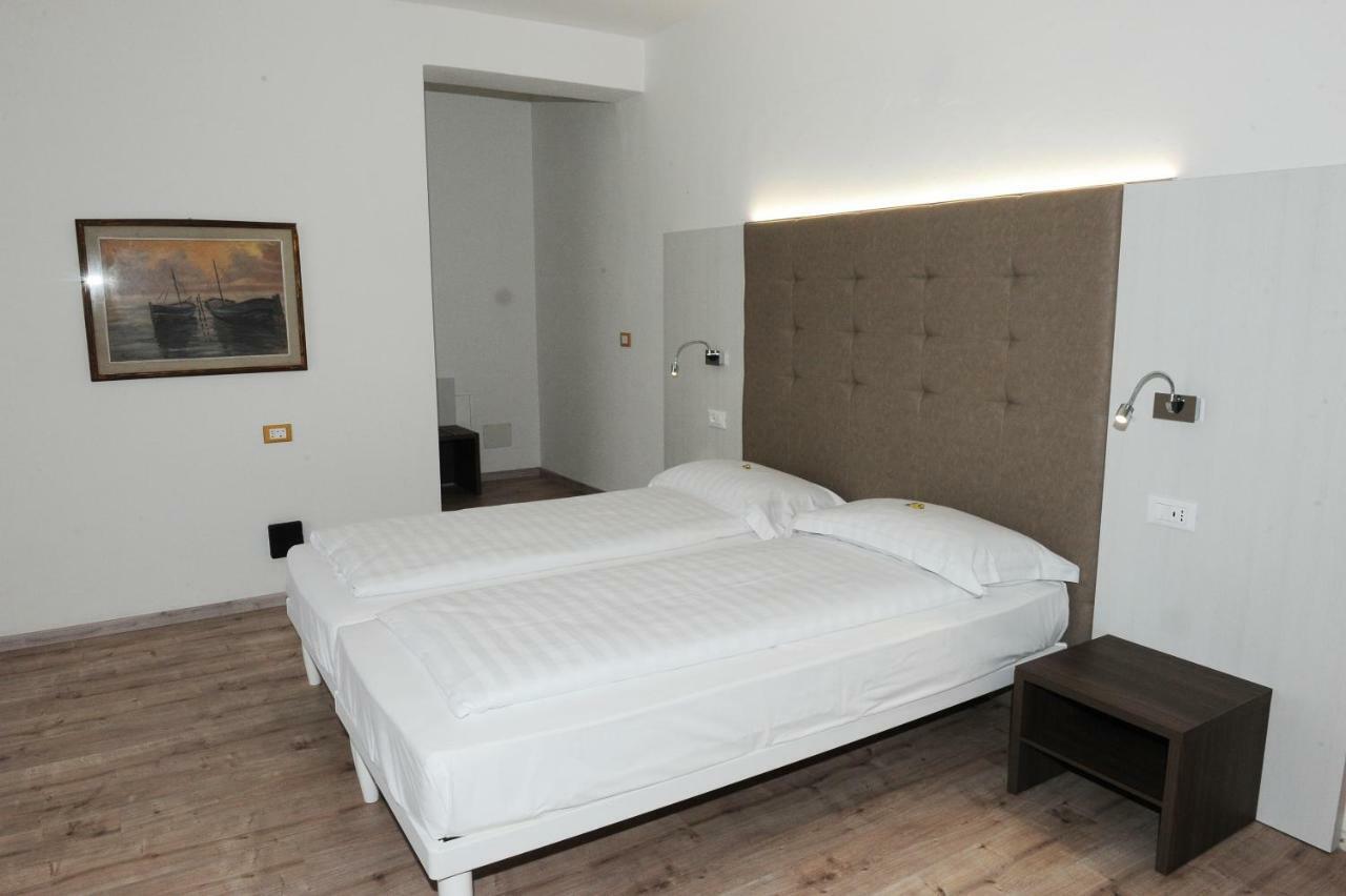 Deluxe Family Room,831351482:JPEG