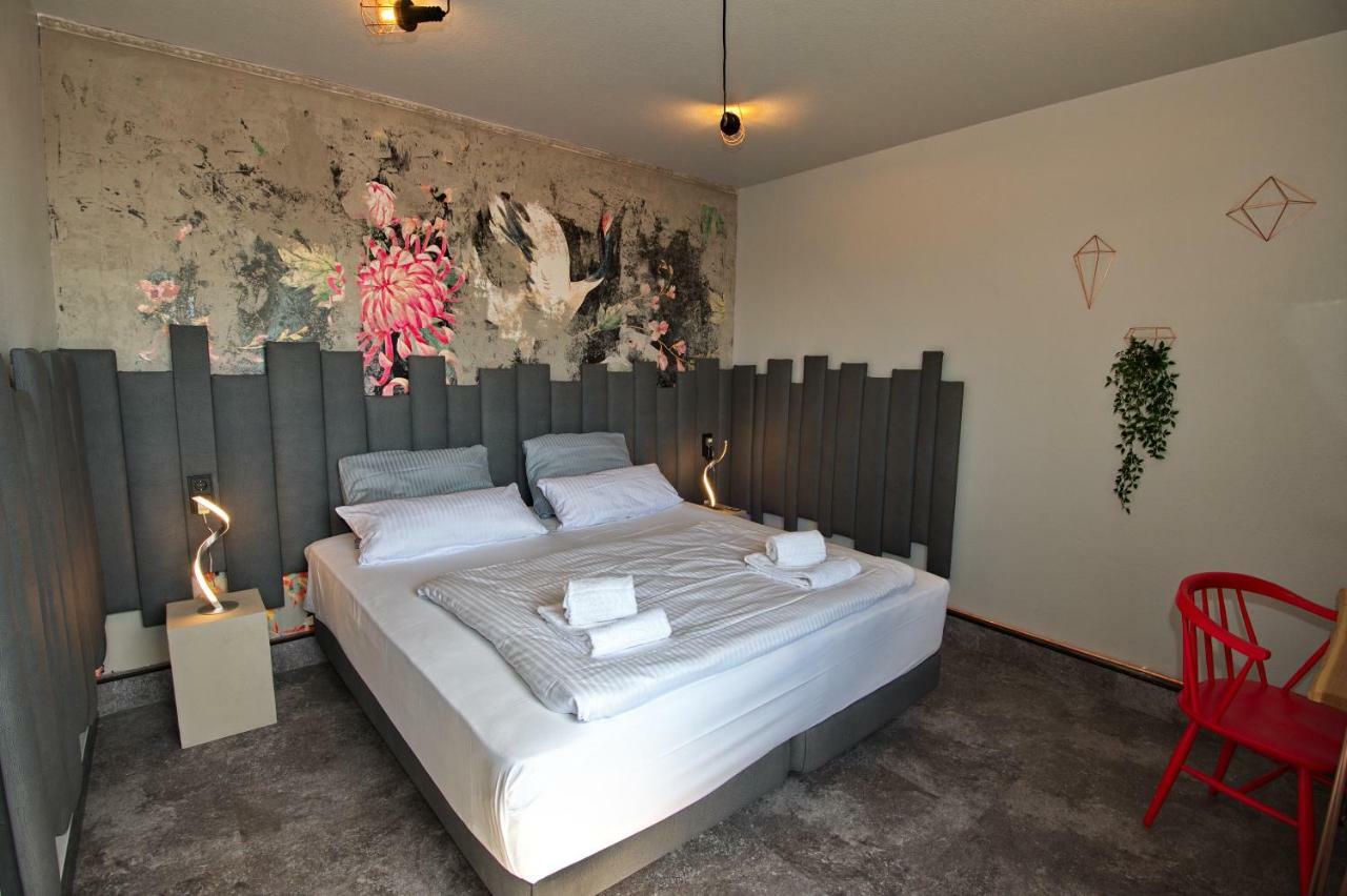 Standard Queen Room