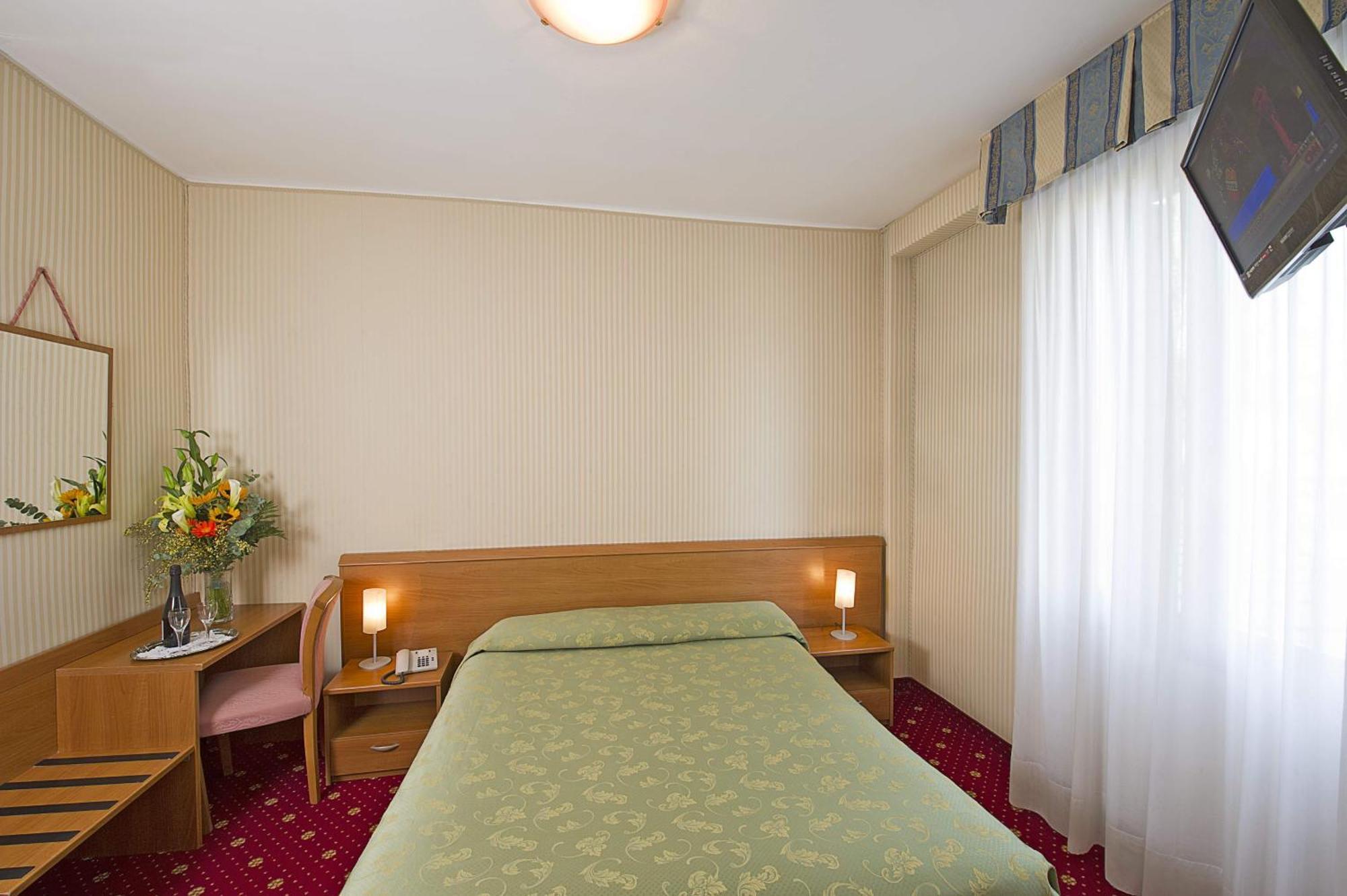 Double Room,832434254:JPEG