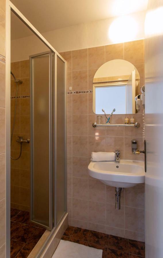 Single Room with Bathroom,835893794:JPEG