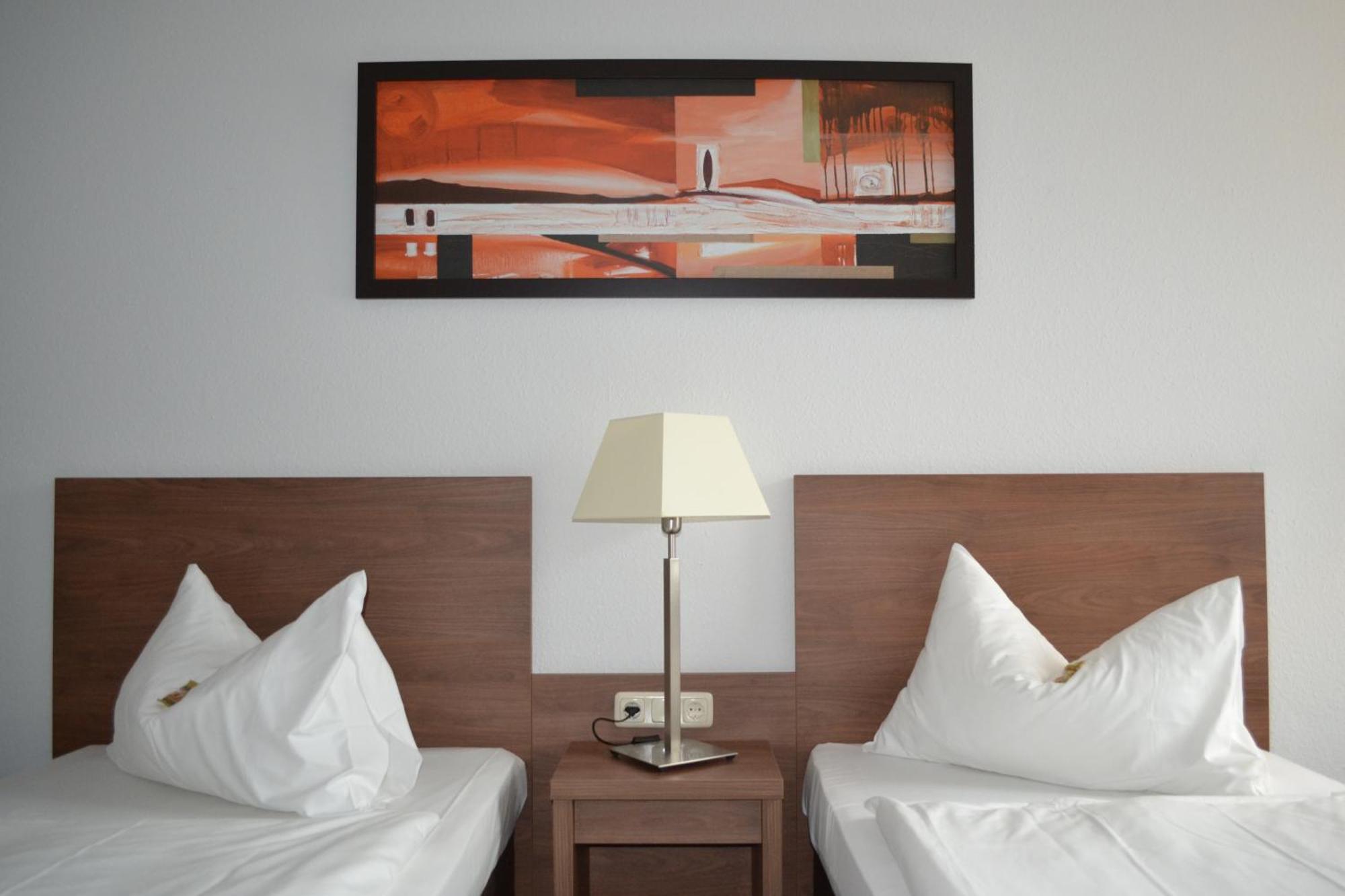 Standard Twin Room,1742615594:JPEG