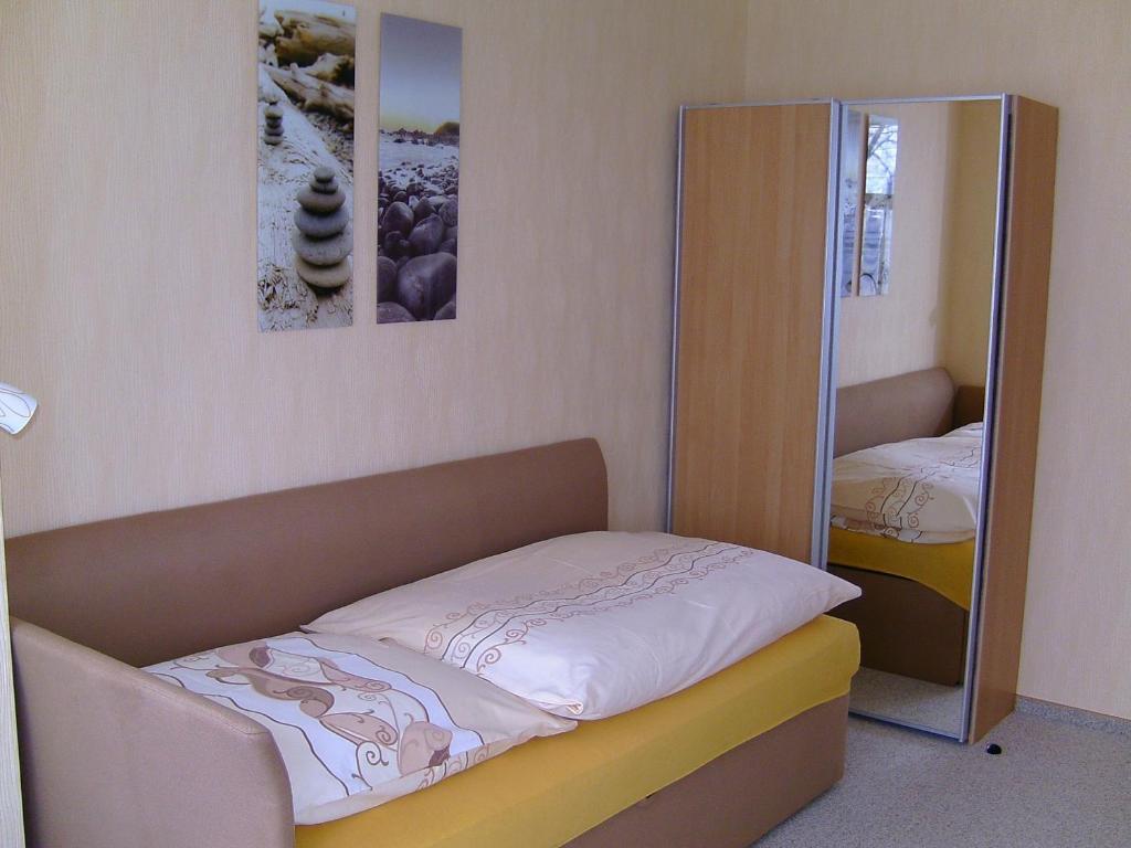Single Room,1580430895:JPEG