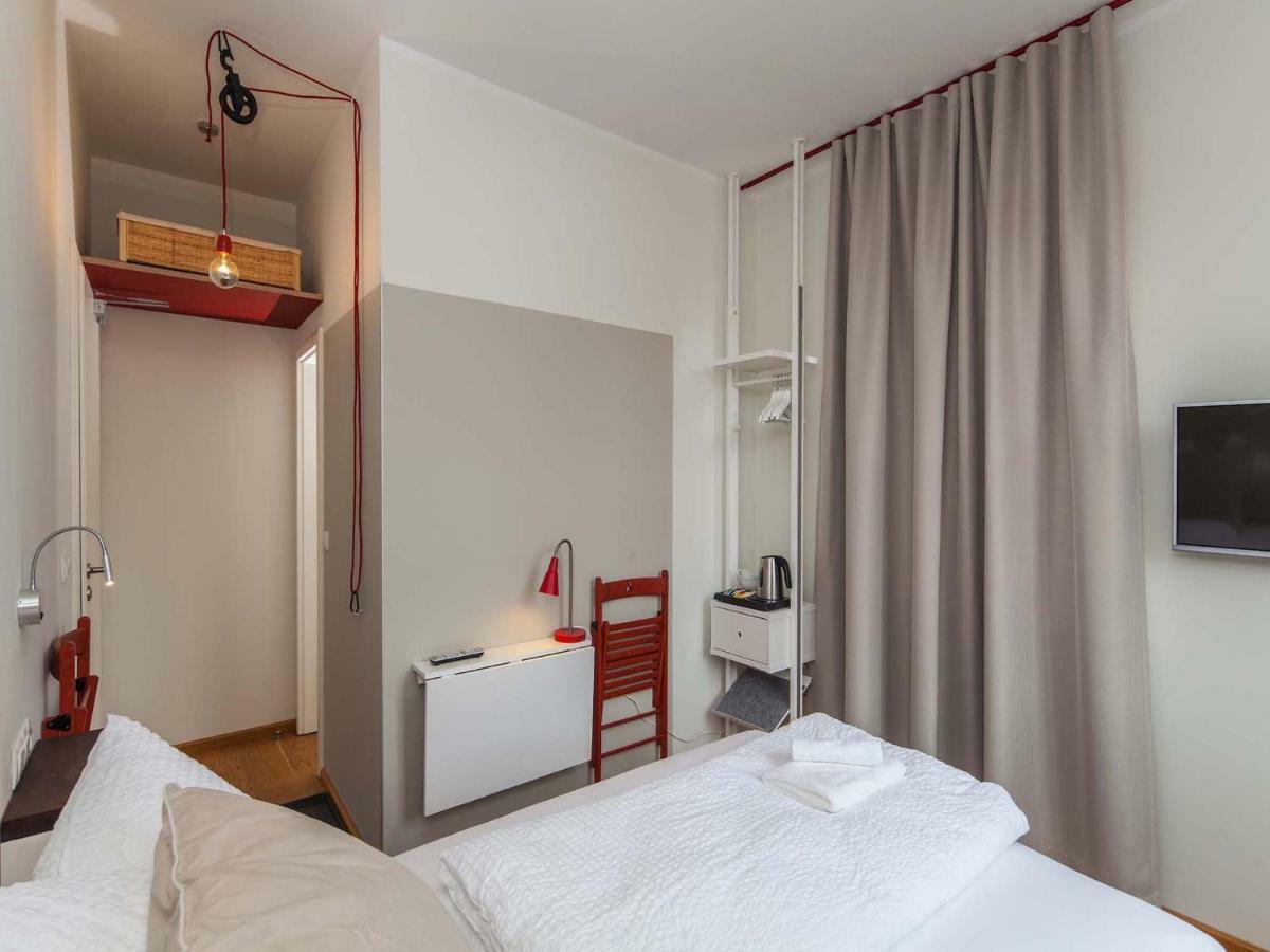 Small Double Room,856577618:JPEG