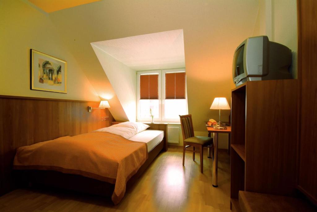 Single Room,79468239:JPEG