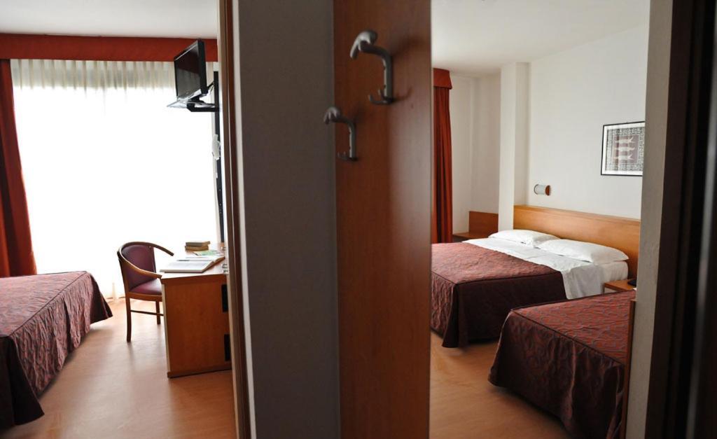 Triple Room Partial Sea View,1580377701:JPEG