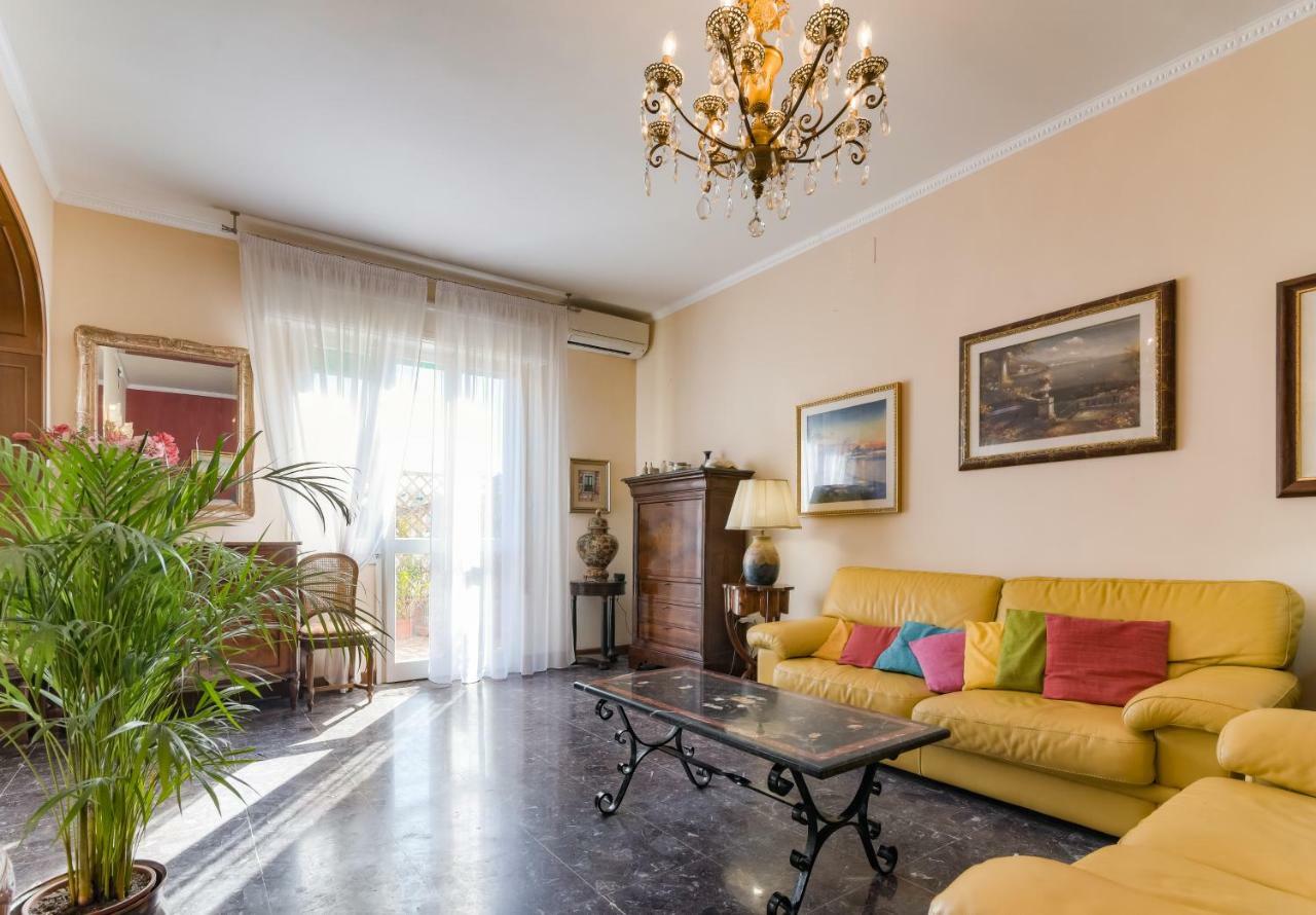 Doppelzimmer mit Balkon und Meerblick