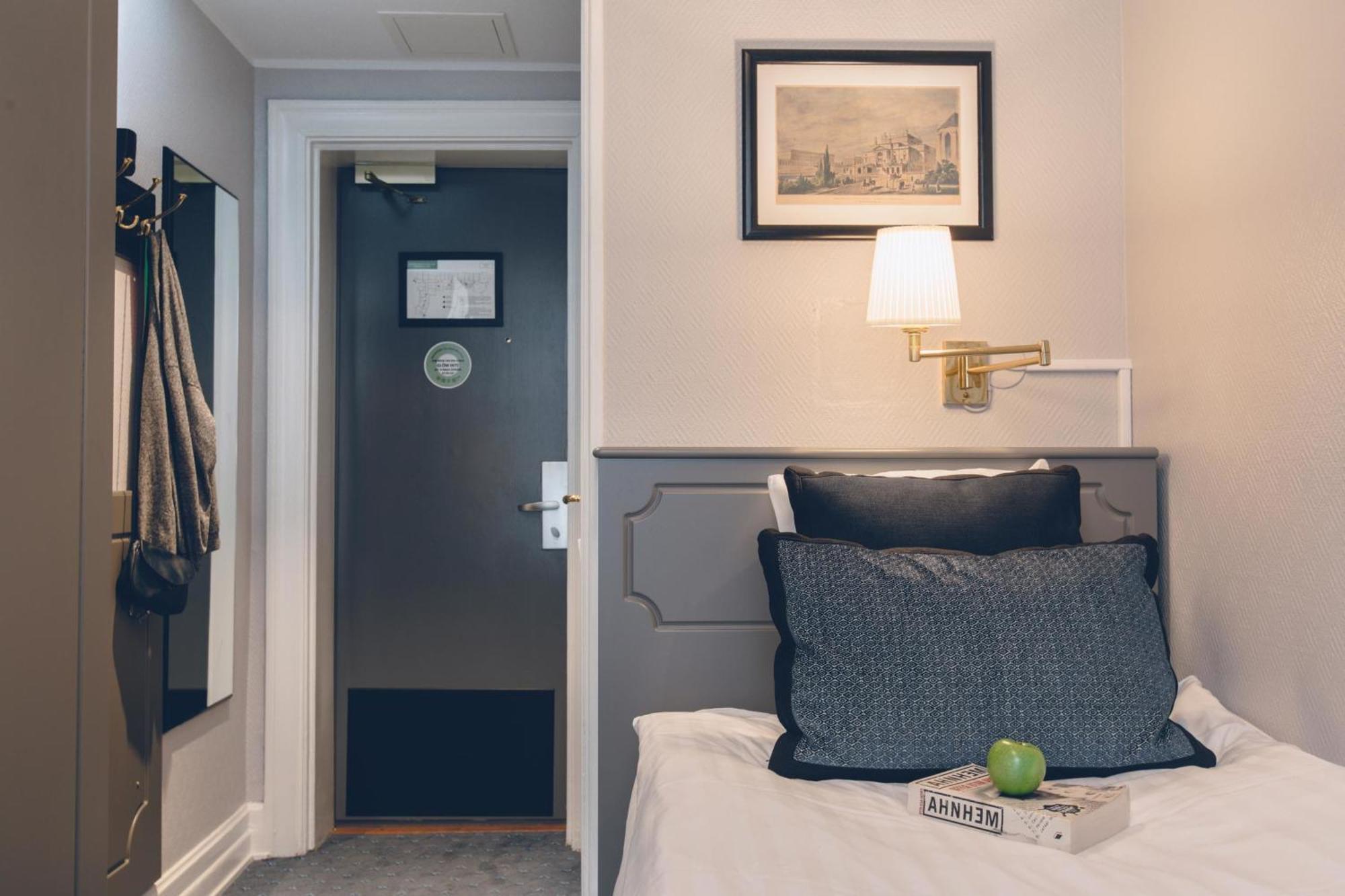 Single Room Budget,913808434:JPEG