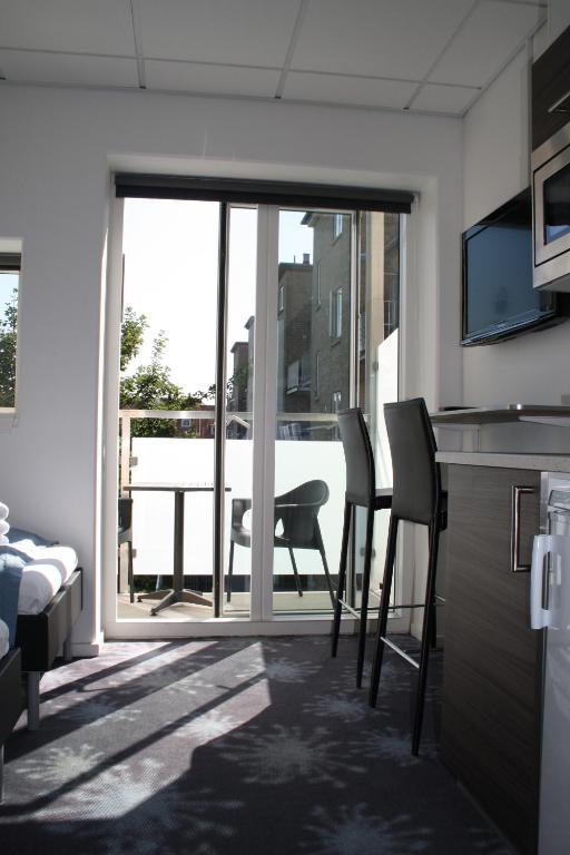 Zweibettzimmer mit Balkon