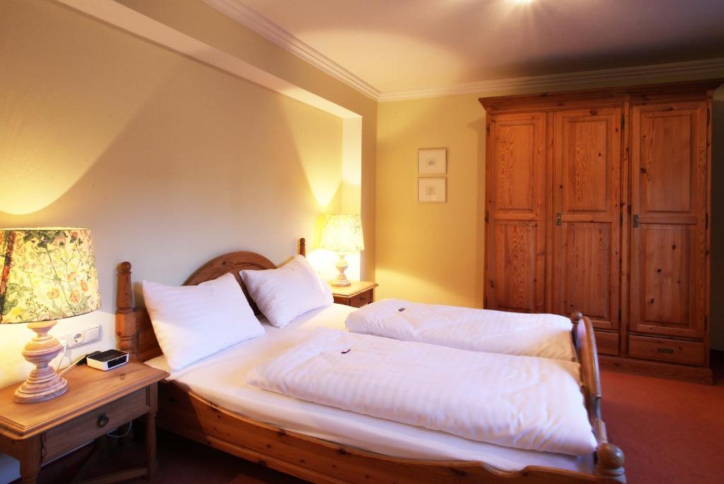 Standard Double Room,42209947:JPEG