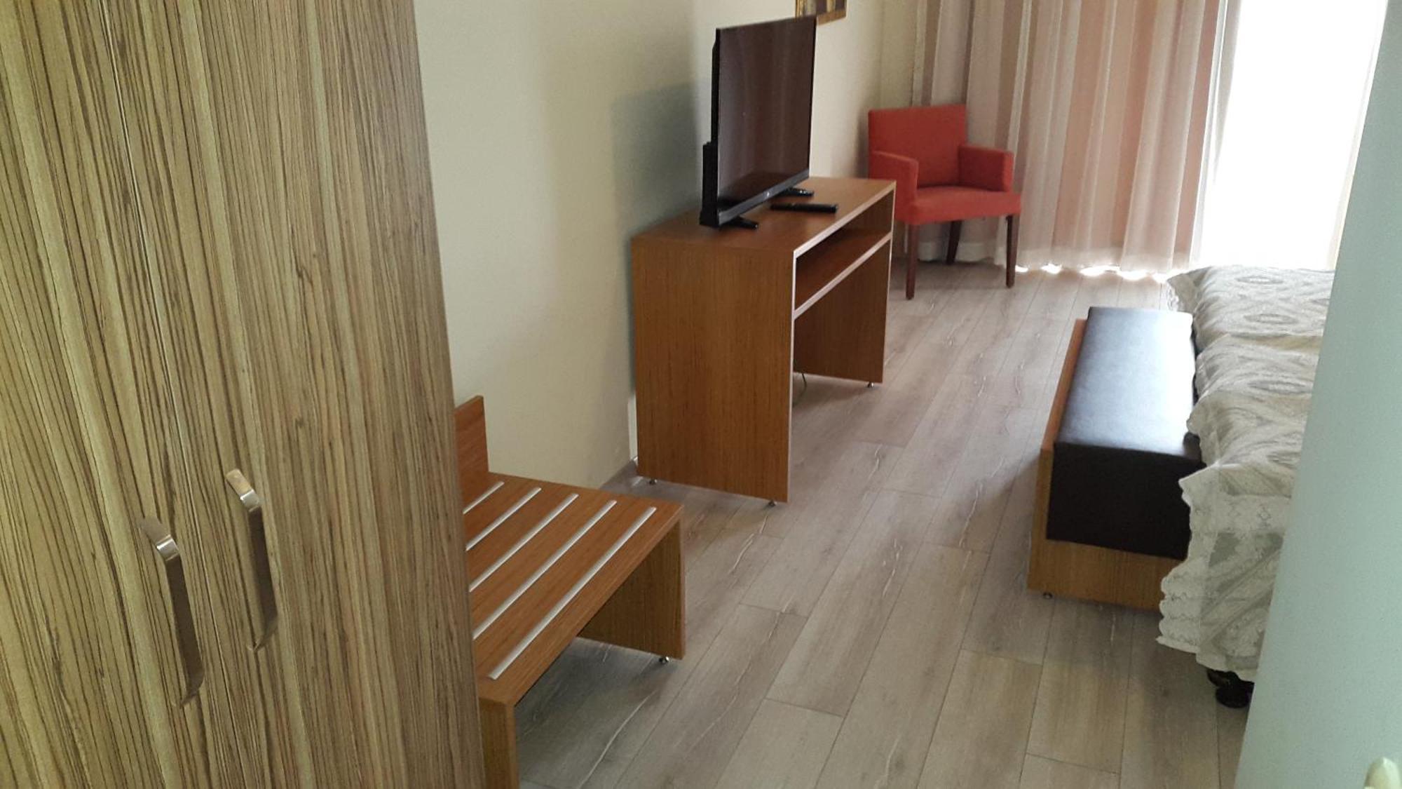 Doppel- oder Zweibettzimmer