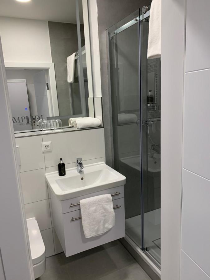 Single Room,961957963:JPEG