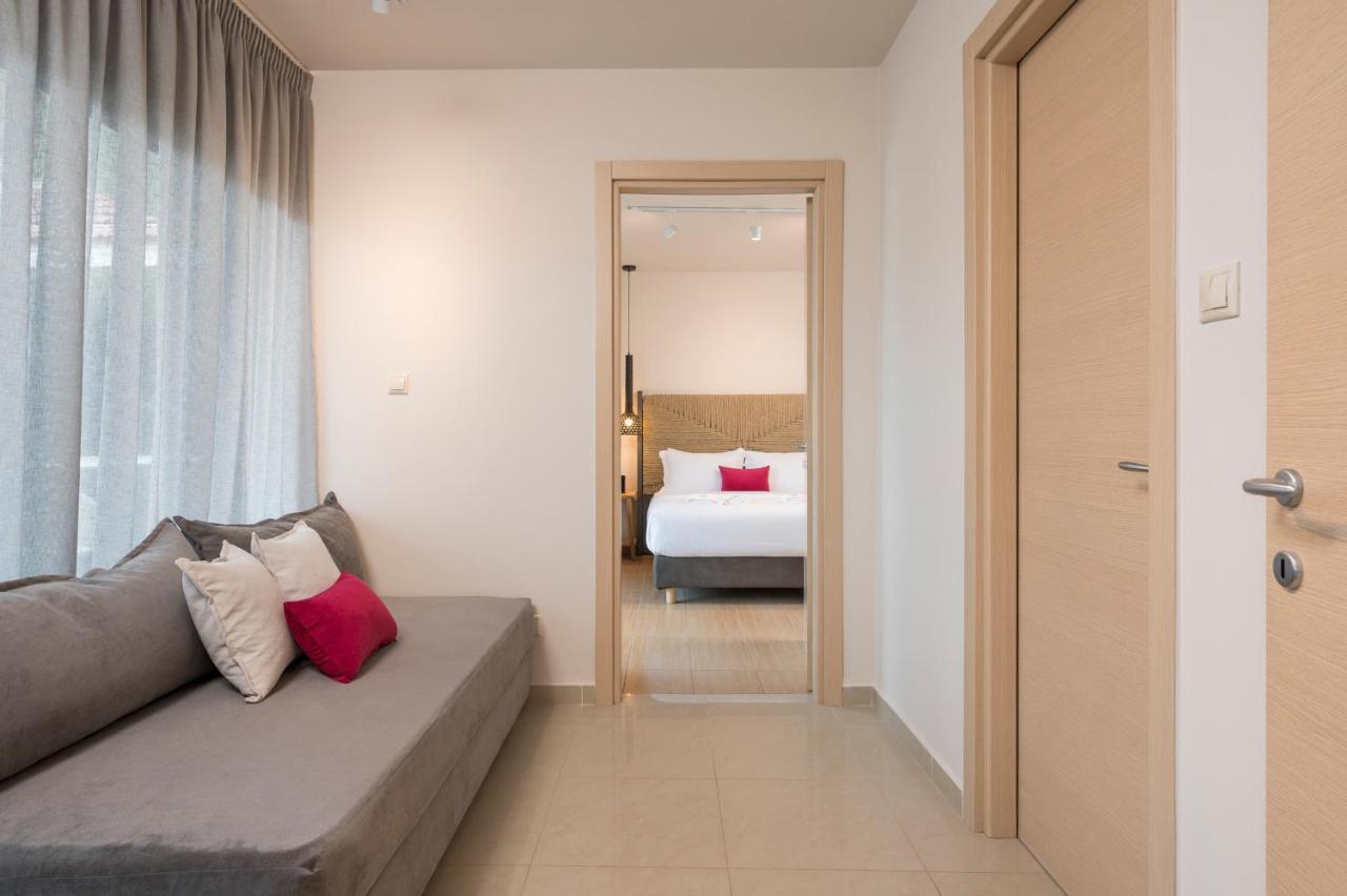 Superior One-Bedroom Apartment,965622619:JPEG