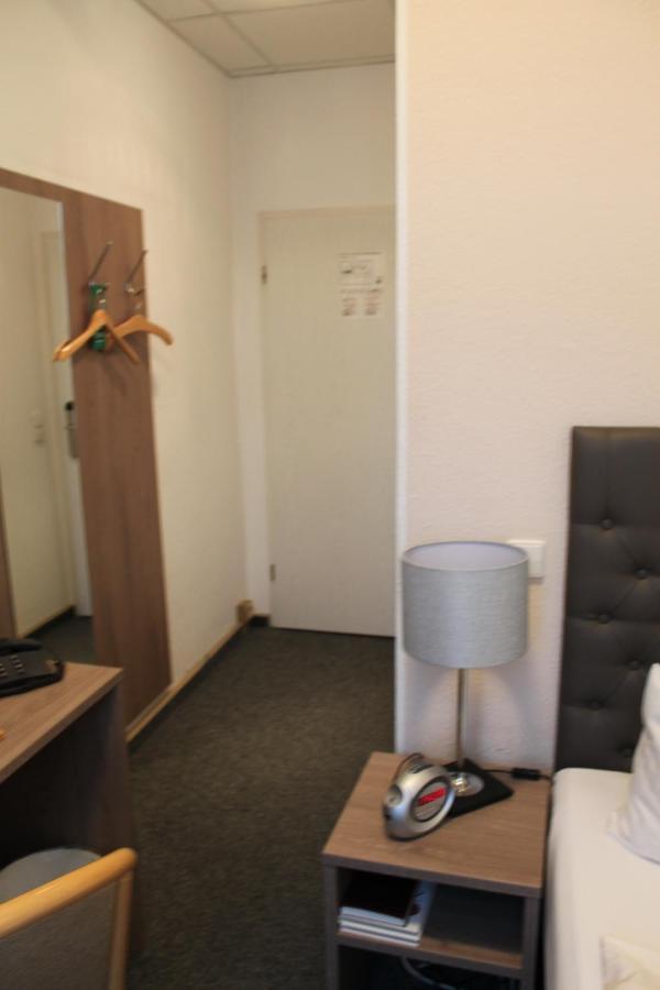Single Room,966786544:JPEG