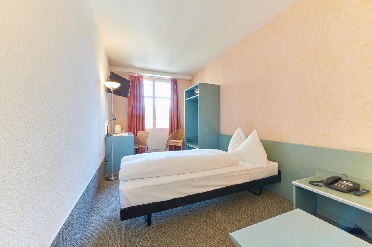 Single Room,980738323:JPEG