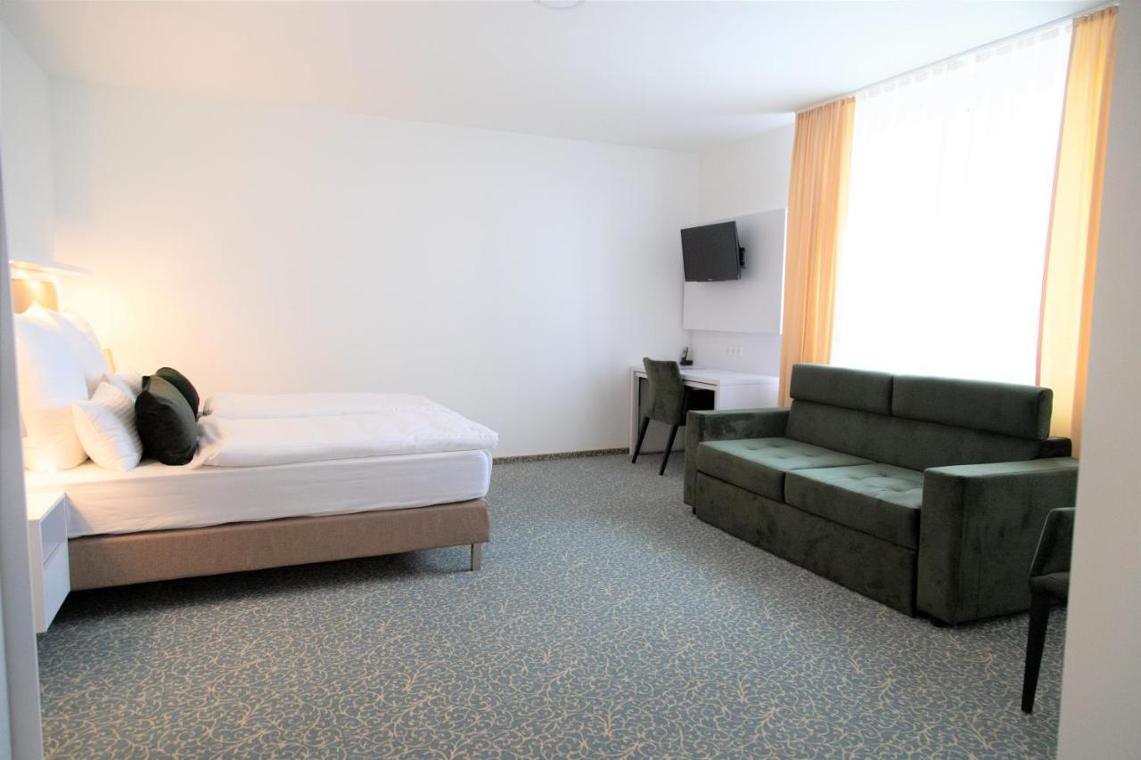 Family Room,982275280:JPEG