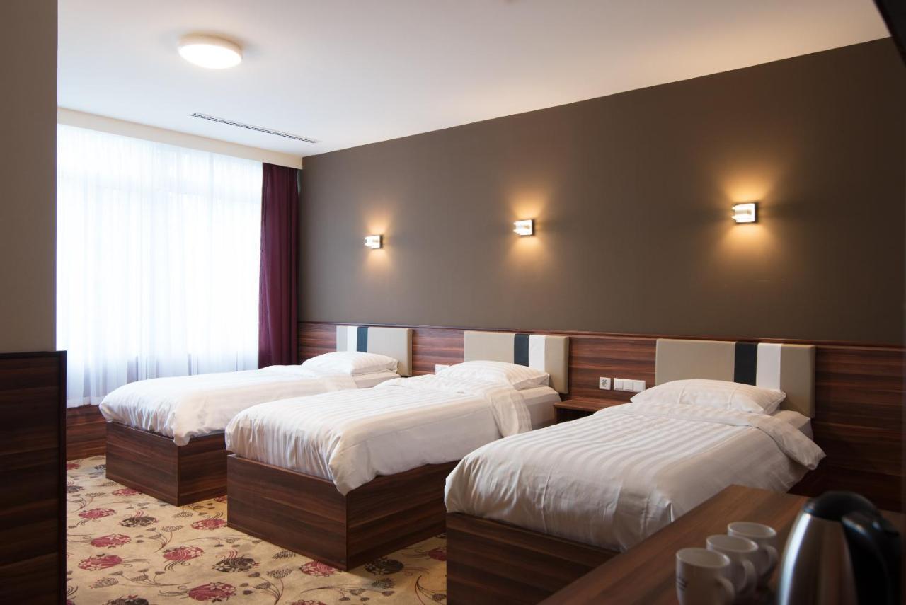 Dreibettzimmer mit eigenem Bad