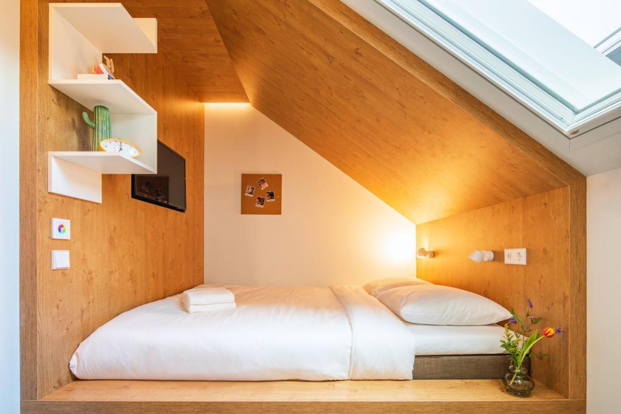 Compact room,990164830:JPEG