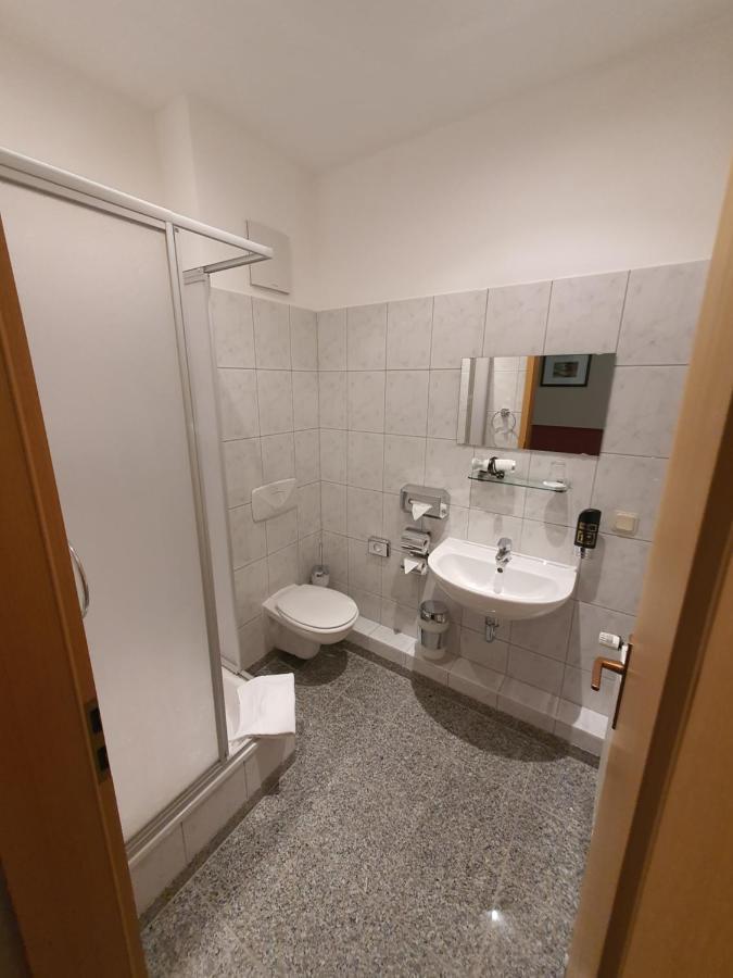 Single Room,994325761:JPEG