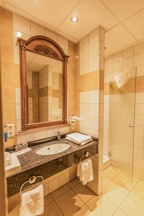 Large Single Room,996572539:JPEG