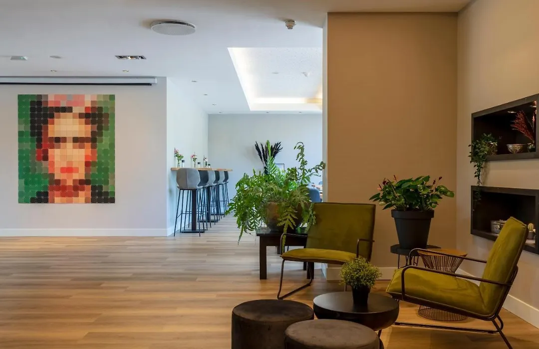 Ibis Utrecht-1