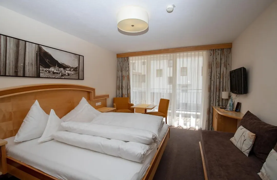 Hotel Charly-1