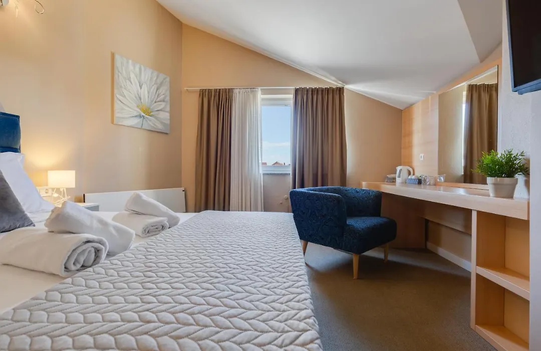Hotel Sky-1
