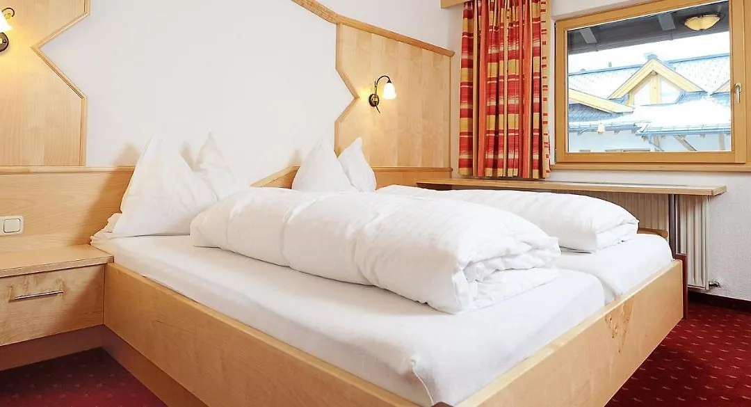 Hotel Kristall-1