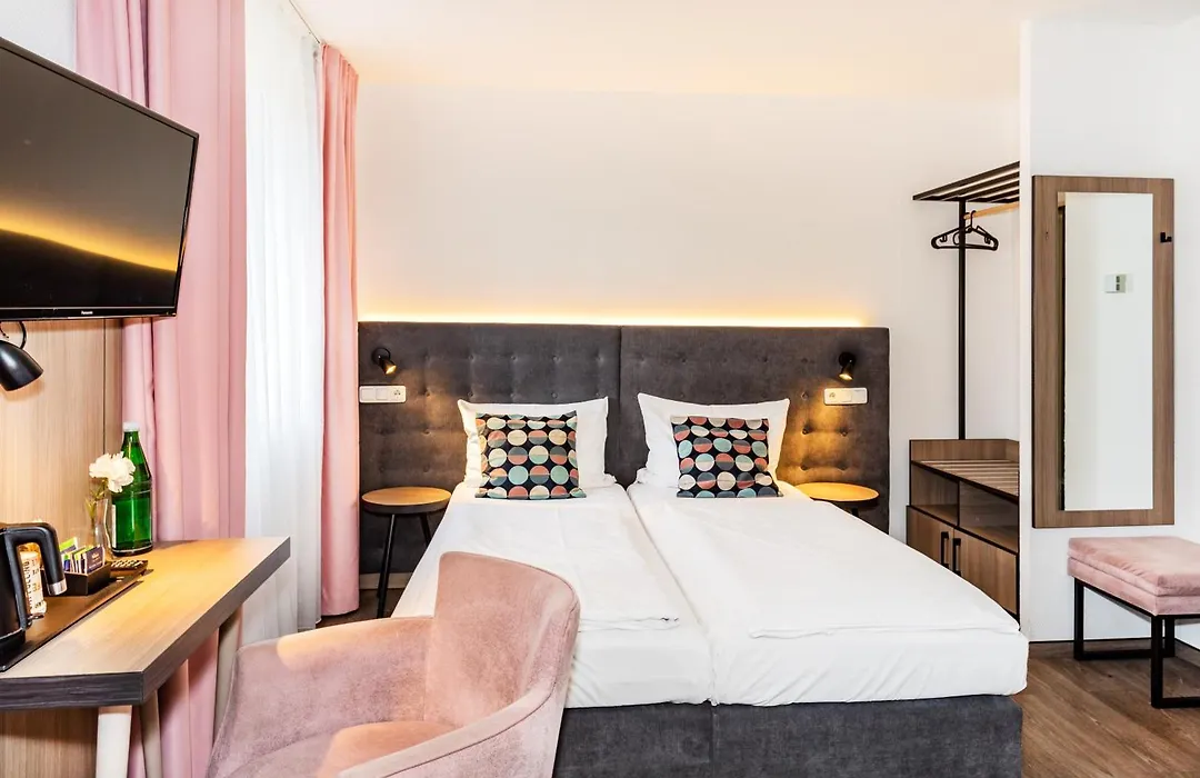 Home Hotel-1