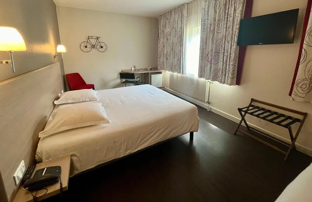 Logis Hotel Le Menestrel - Chambres Climatisees-1