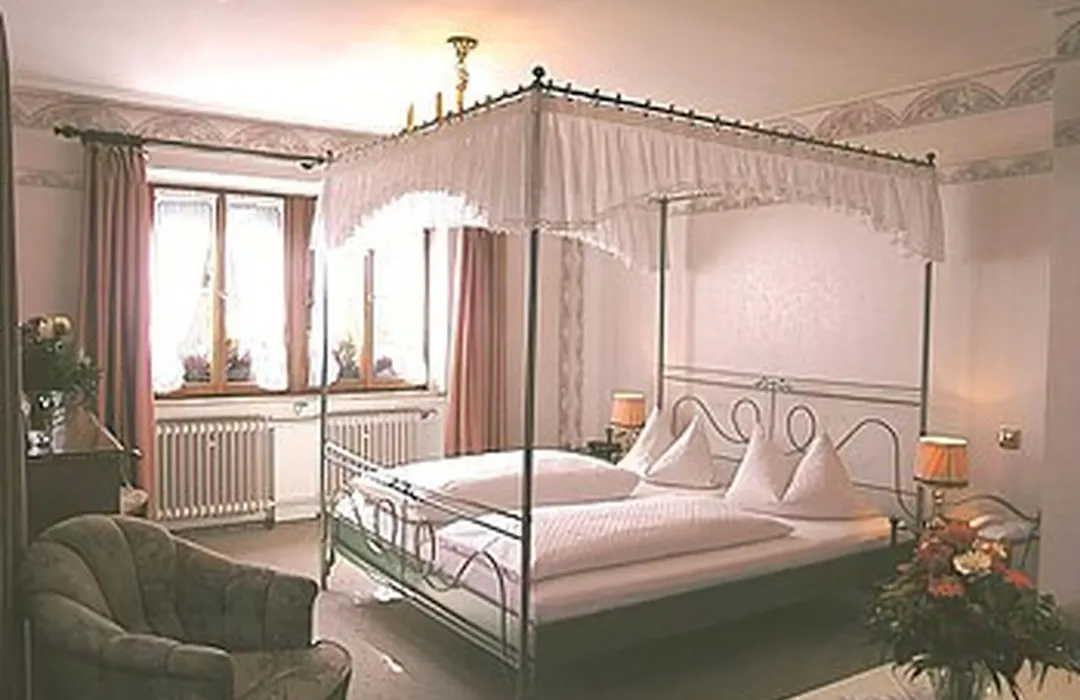 Burghotel-1