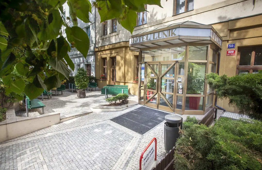 Hotel Lunik-1