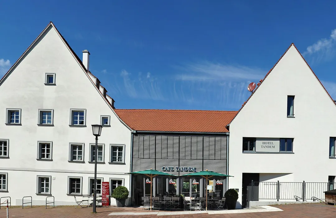 Tandem Hotel-1