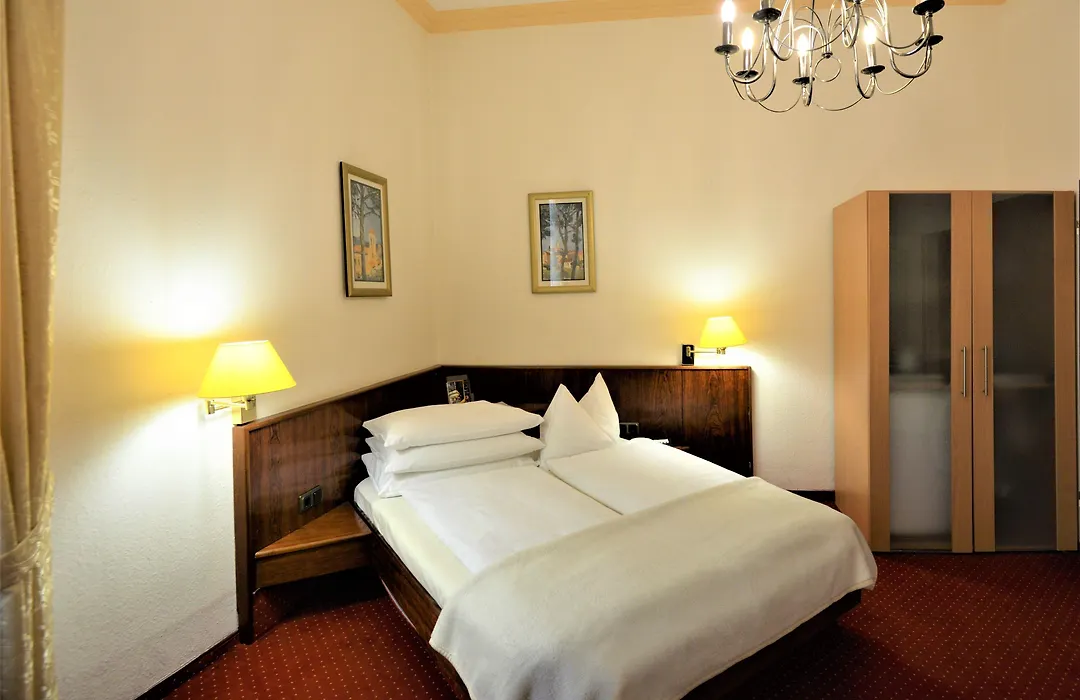 Hotel am Kochbrunnen-1