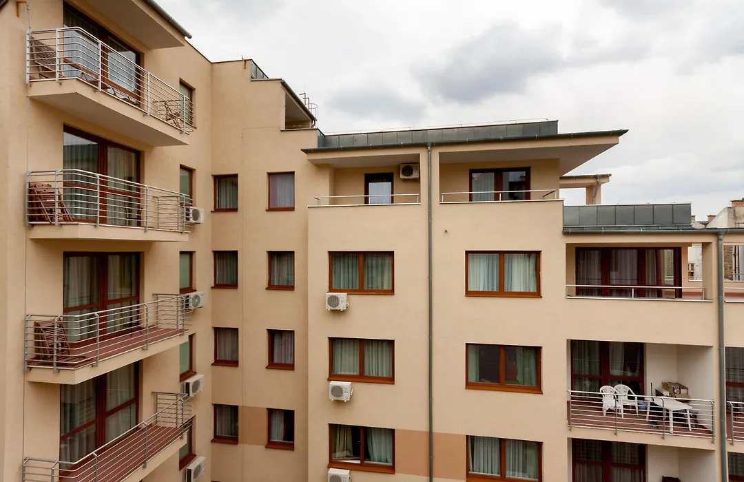 Corvin Plaza Apartments & Suites-1