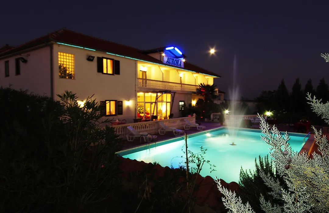 Hotel Aurora-1