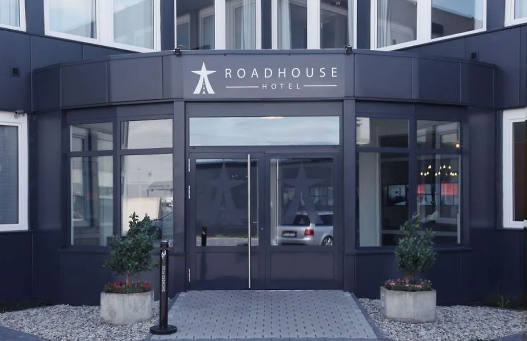 Road House Hotel-1