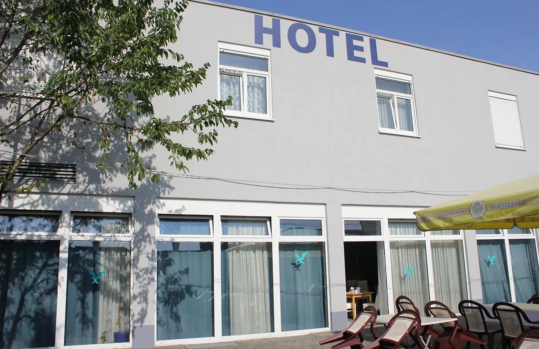 Hotel Rheinbrücke-1