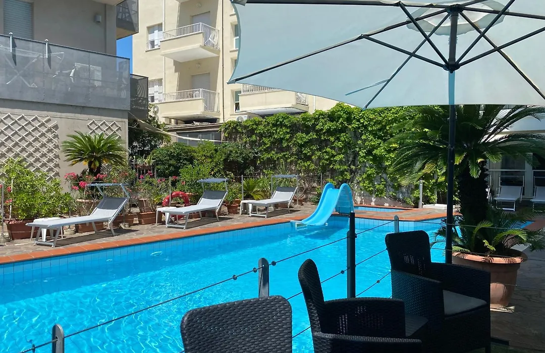 Golf Hotel-1