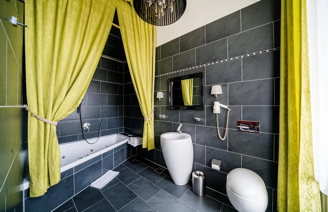 Hotel Goldene Spinne-1