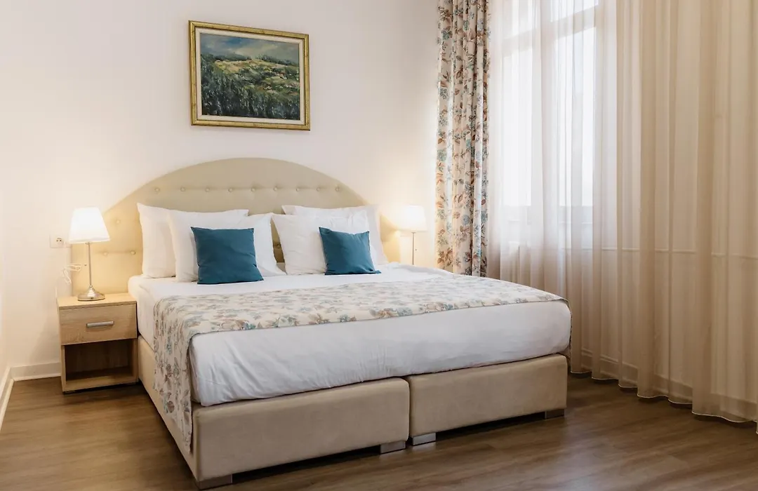 Hotel N-1