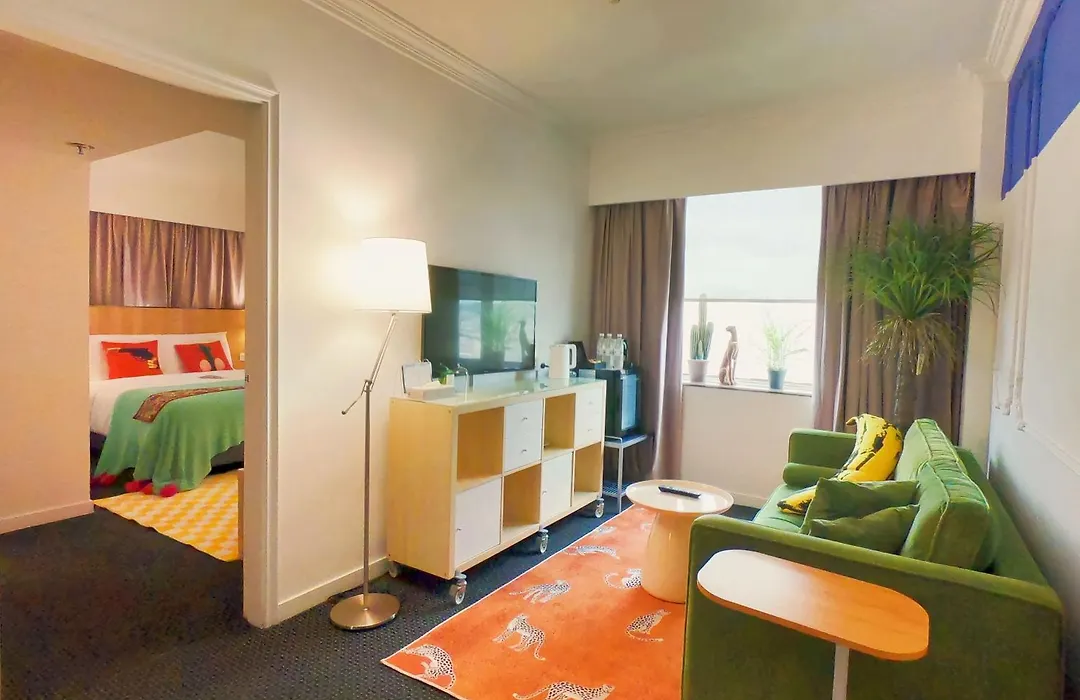 Macau Hotel S-1