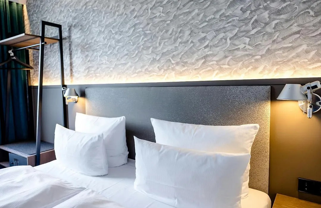 Motel One Hamburg-Alster-1