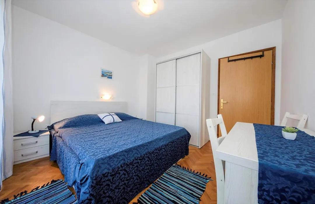 Apartments Anica Kampor-1