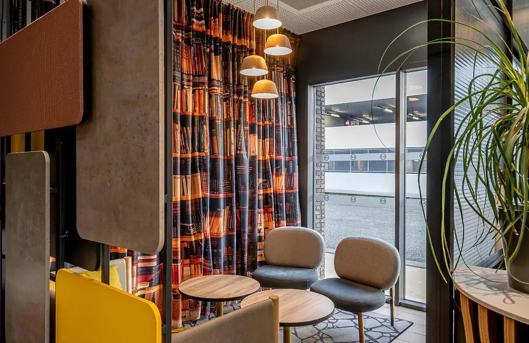 B&B Hotel Bordeaux Bassins A Flot-1