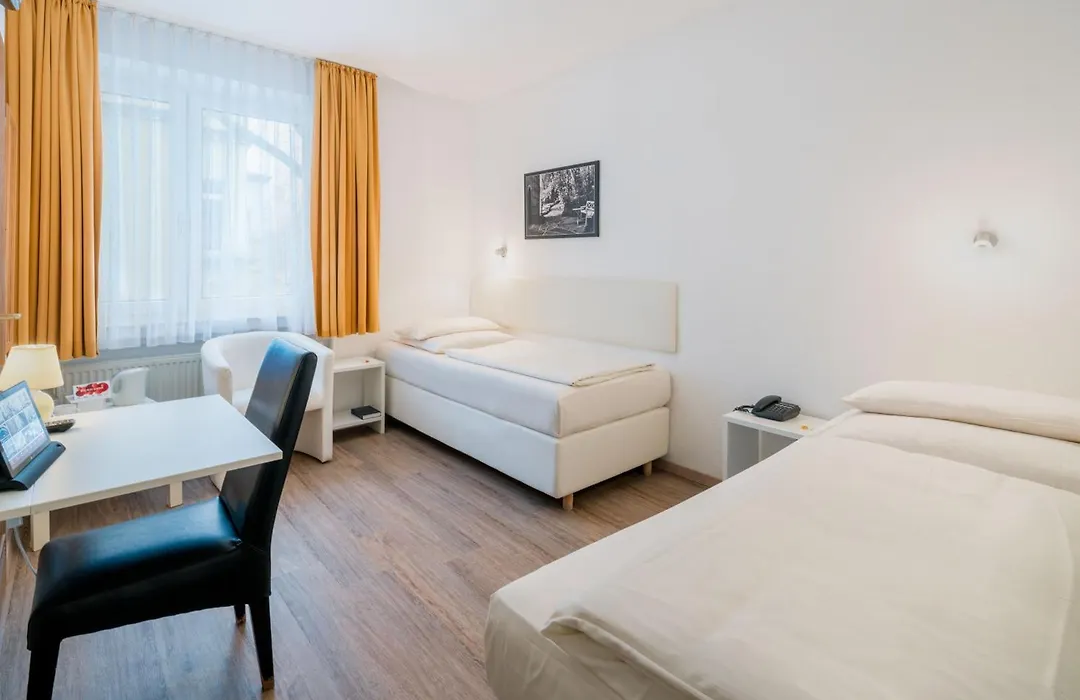 Stadt-gut-Hotel Rheinischer Hof-1